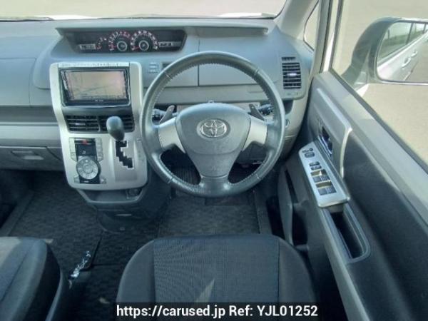 Used 2009 AT toyota voxy ZRR70W Image[21]