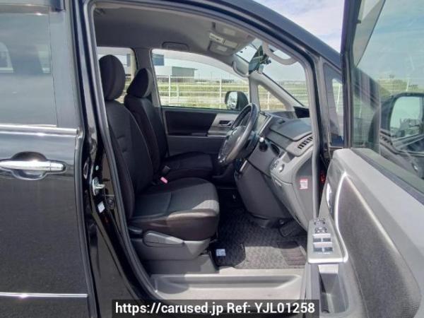Used 2009 AT toyota voxy ZRR70W Image[13]
