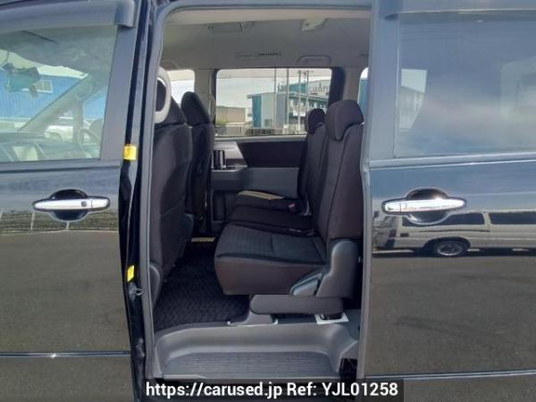 Used 2009 AT toyota voxy ZRR70W Image[16]