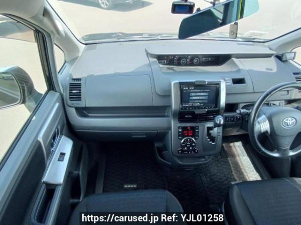 Used 2009 AT toyota voxy ZRR70W Image[19]