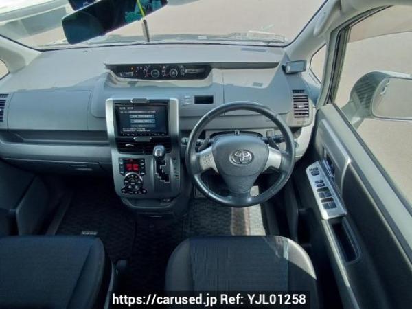 Used 2009 AT toyota voxy ZRR70W Image[21]