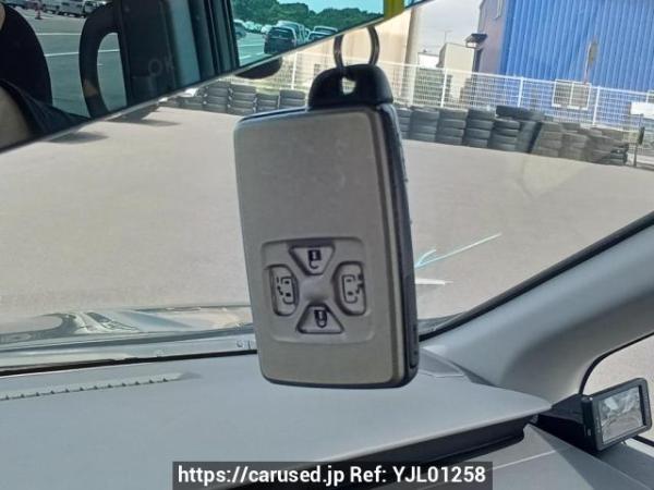 Used 2009 AT toyota voxy ZRR70W Image[28]