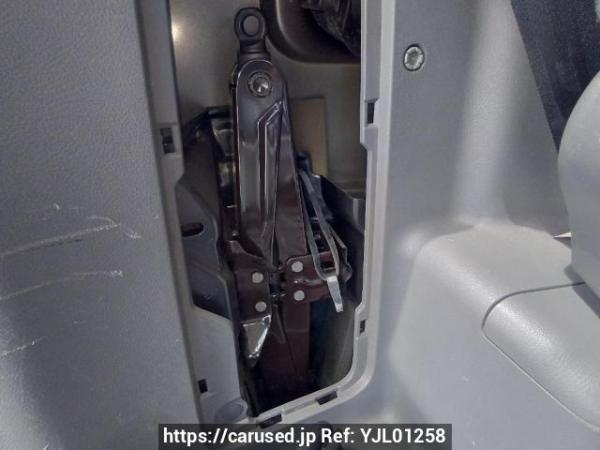 Used 2009 AT toyota voxy ZRR70W Image[43]