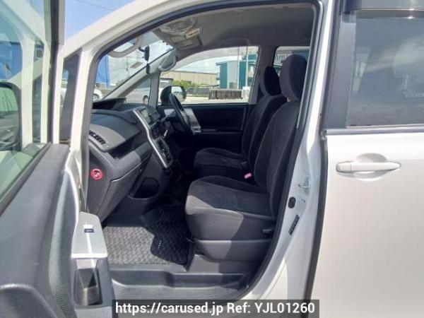 Used 2013 AT toyota noah ZRR70G Image[14]