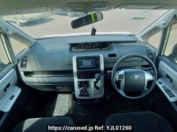 Used 2013 AT toyota noah ZRR70G Image[18]