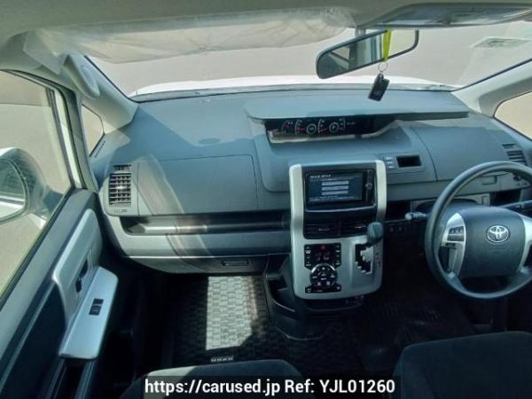 Used 2013 AT toyota noah ZRR70G Image[19]