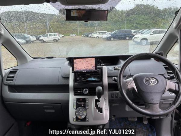 Used 2010 AT toyota voxy ZRR70W Image[14]