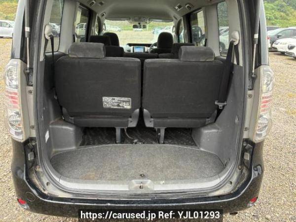 Used 2007 AT toyota voxy ZRR70G Image[6]