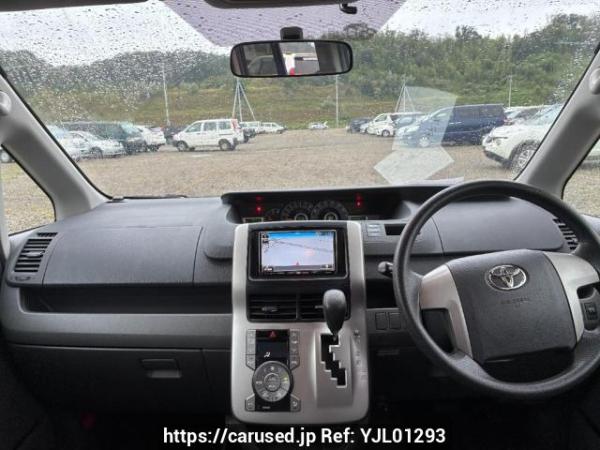 Used 2007 AT toyota voxy ZRR70G Image[14]