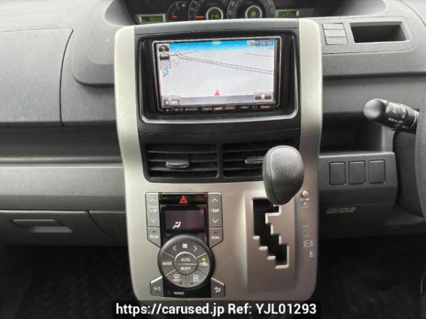 Used 2007 AT toyota voxy ZRR70G Image[15]