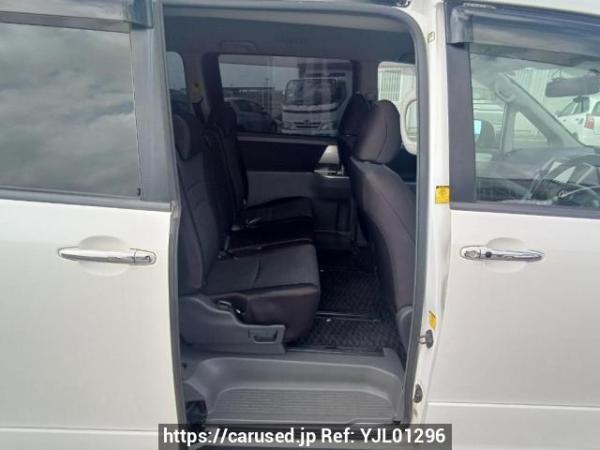 Used 2009 AT toyota voxy ZRR70W Image[15]