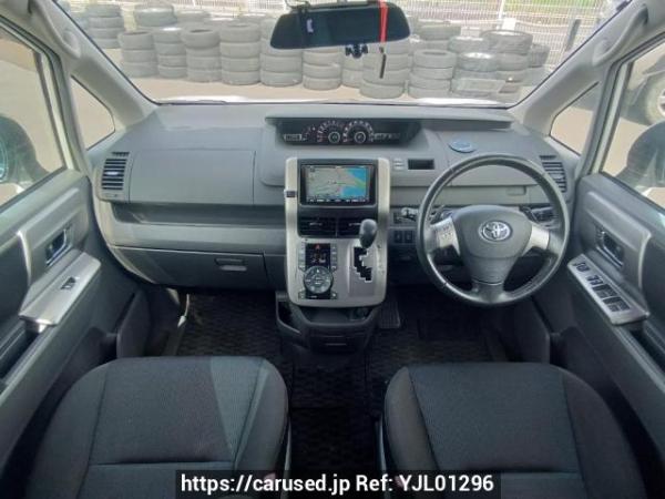 Used 2009 AT toyota voxy ZRR70W Image[18]
