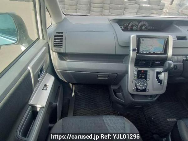 Used 2009 AT toyota voxy ZRR70W Image[19]