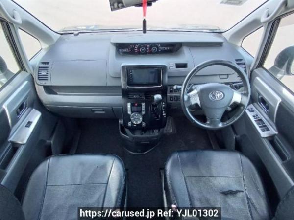 Used 2009 AT toyota voxy ZRR70W Image[17]