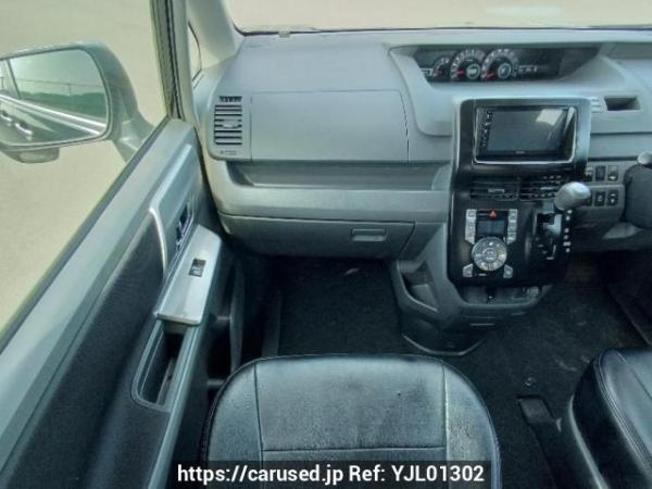 Used 2009 AT toyota voxy ZRR70W Image[18]