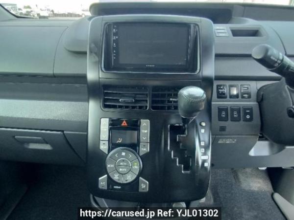 Used 2009 AT toyota voxy ZRR70W Image[19]