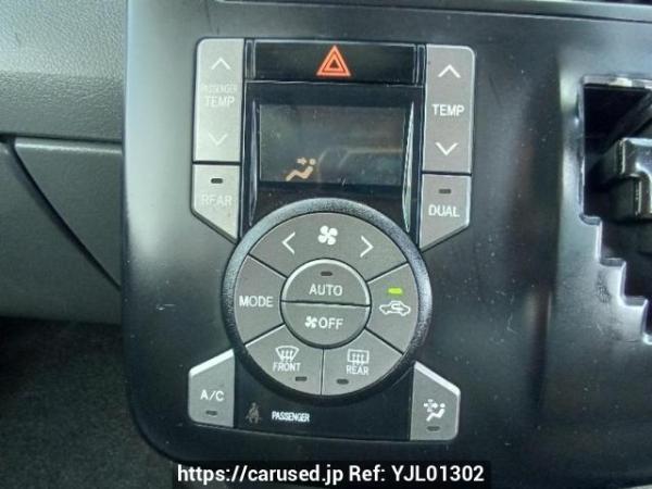 Used 2009 AT toyota voxy ZRR70W Image[21]