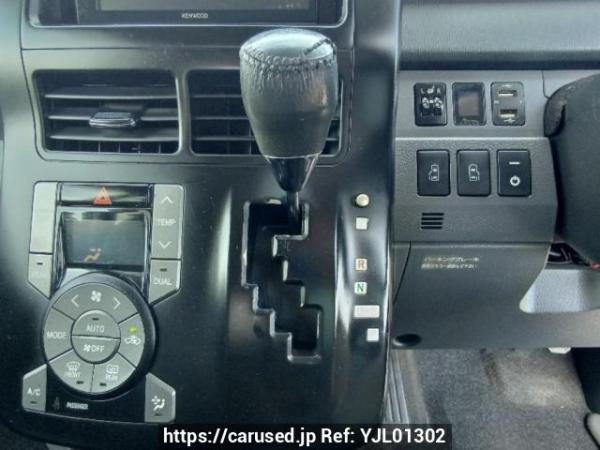 Used 2009 AT toyota voxy ZRR70W Image[22]