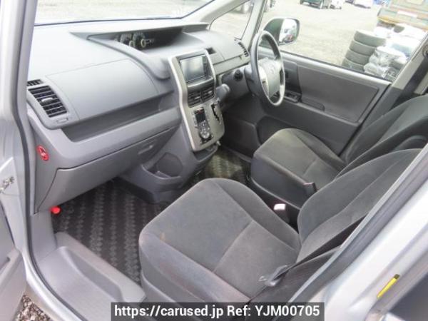 Used 2010 AT toyota noah ZRR70G Image[12]