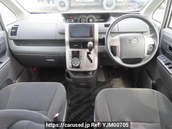 Used 2010 AT toyota noah ZRR70G Image[17]