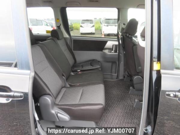 Used 2007 AT toyota noah ZRR70W Image[12]