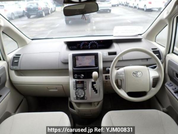 Used 2010 AT toyota noah ZRR70G Image[17]