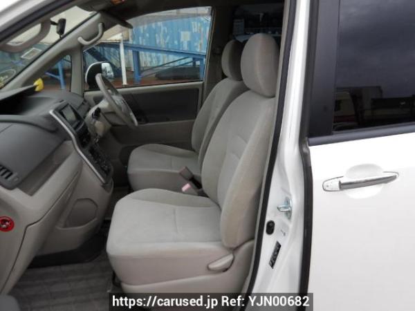 Used 2009 AT toyota noah ZRR70G Image[14]