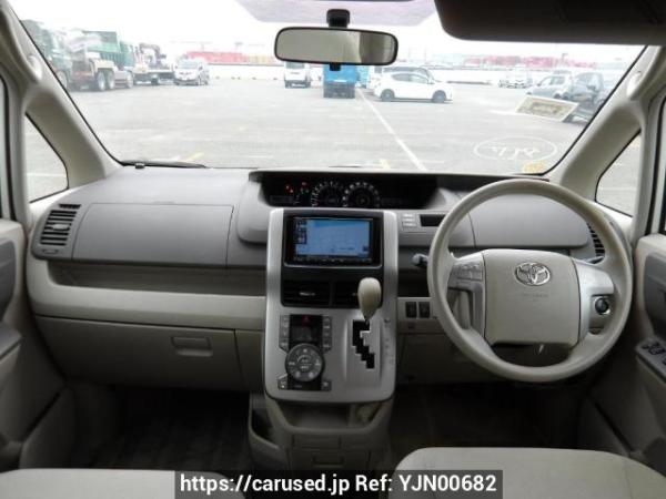Used 2009 AT toyota noah ZRR70G Image[18]