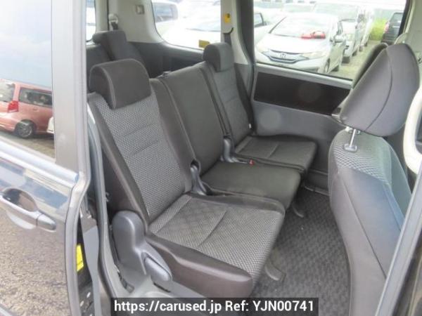 Used 2009 AT toyota noah ZRR70W Image[18]