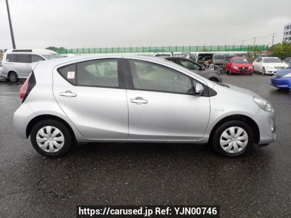 Used 2017 AT toyota aqua NHP10 Image[7]