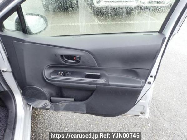 Used 2017 AT toyota aqua NHP10 Image[14]