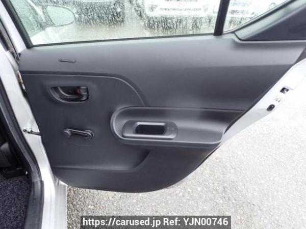 Used 2017 AT toyota aqua NHP10 Image[16]