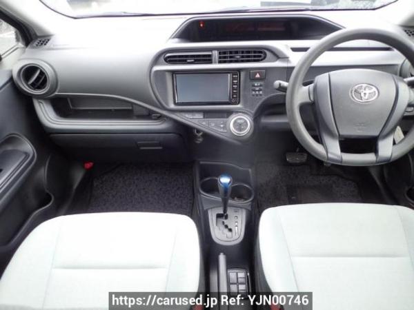 Used 2017 AT toyota aqua NHP10 Image[17]