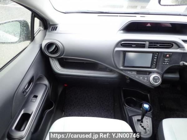 Used 2017 AT toyota aqua NHP10 Image[18]