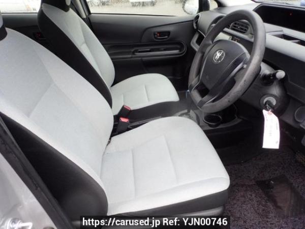 Used 2017 AT toyota aqua NHP10 Image[24]