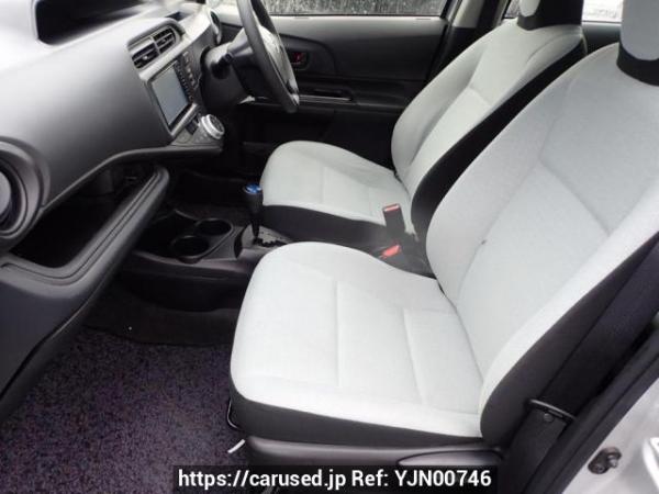 Used 2017 AT toyota aqua NHP10 Image[25]