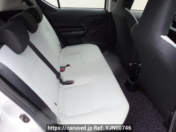 Used 2017 AT toyota aqua NHP10 Image[26]