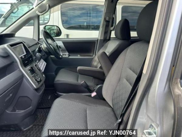 Used 2009 AT toyota noah ZRR75W Image[8]