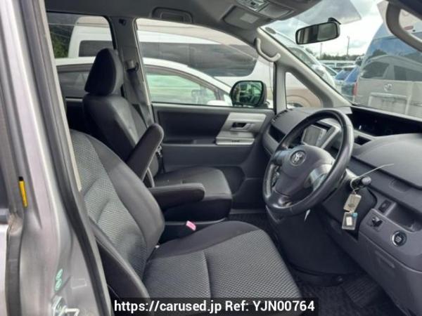 Used 2009 AT toyota noah ZRR75W Image[9]