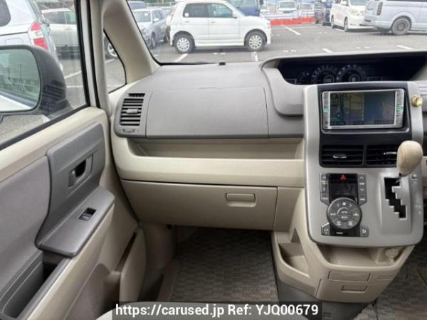 Used 2007 AT toyota noah ZRR70G Image[18]