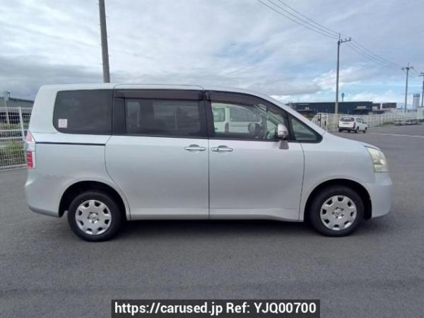 Used 2007 AT toyota noah ZRR75G Image[7]