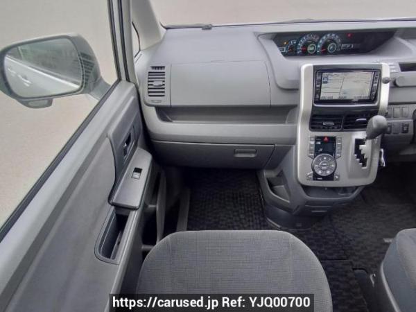 Used 2007 AT toyota noah ZRR75G Image[18]