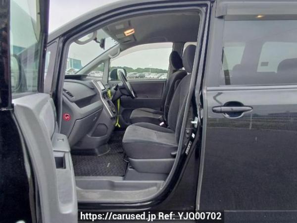 Used 2010 AT toyota noah ZRR75G Image[13]