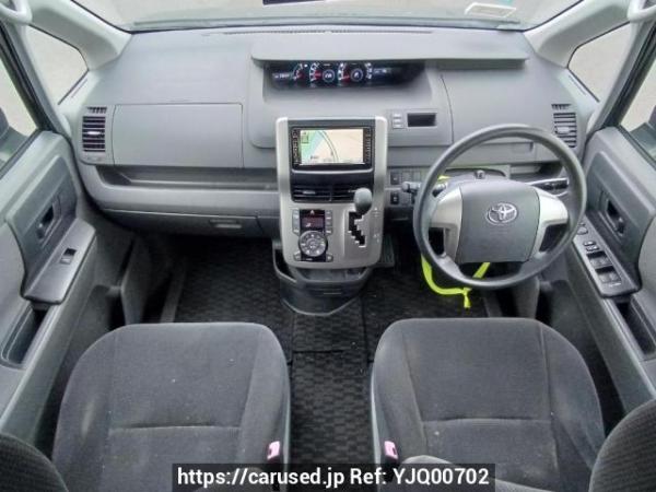 Used 2010 AT toyota noah ZRR75G Image[17]