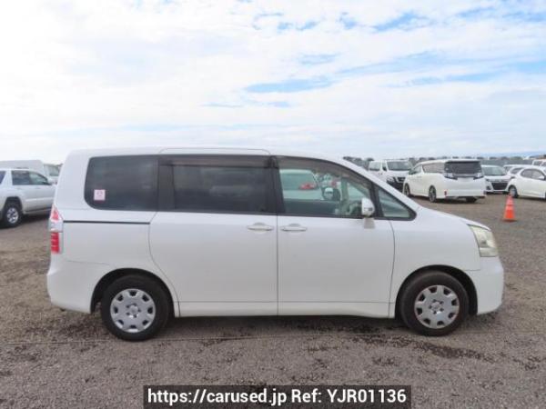 Used 2007 AT toyota noah ZRR70G Image[7]