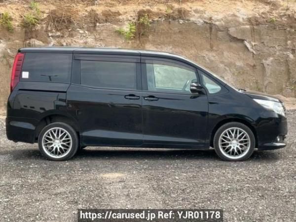 Used 2014 AT toyota noah ZRR85G Image[7]