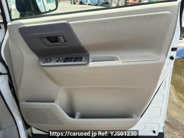 Used 2010 AT toyota noah ZRR70G Image[17]