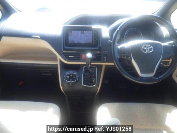 Used 2014 AT toyota noah ZRR80G Image[16]