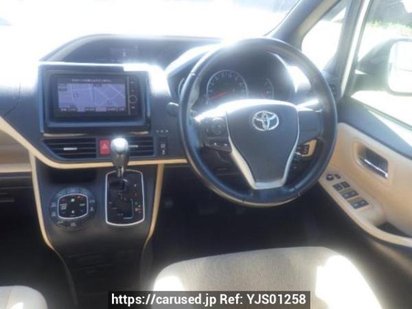 Used 2014 AT toyota noah ZRR80G Image[18]