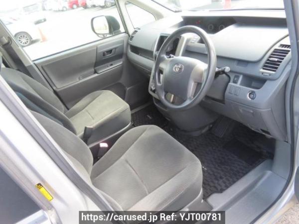 Used 2007 AT toyota noah ZRR70G Image[13]